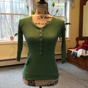 Green 1/4 sleeve shirt